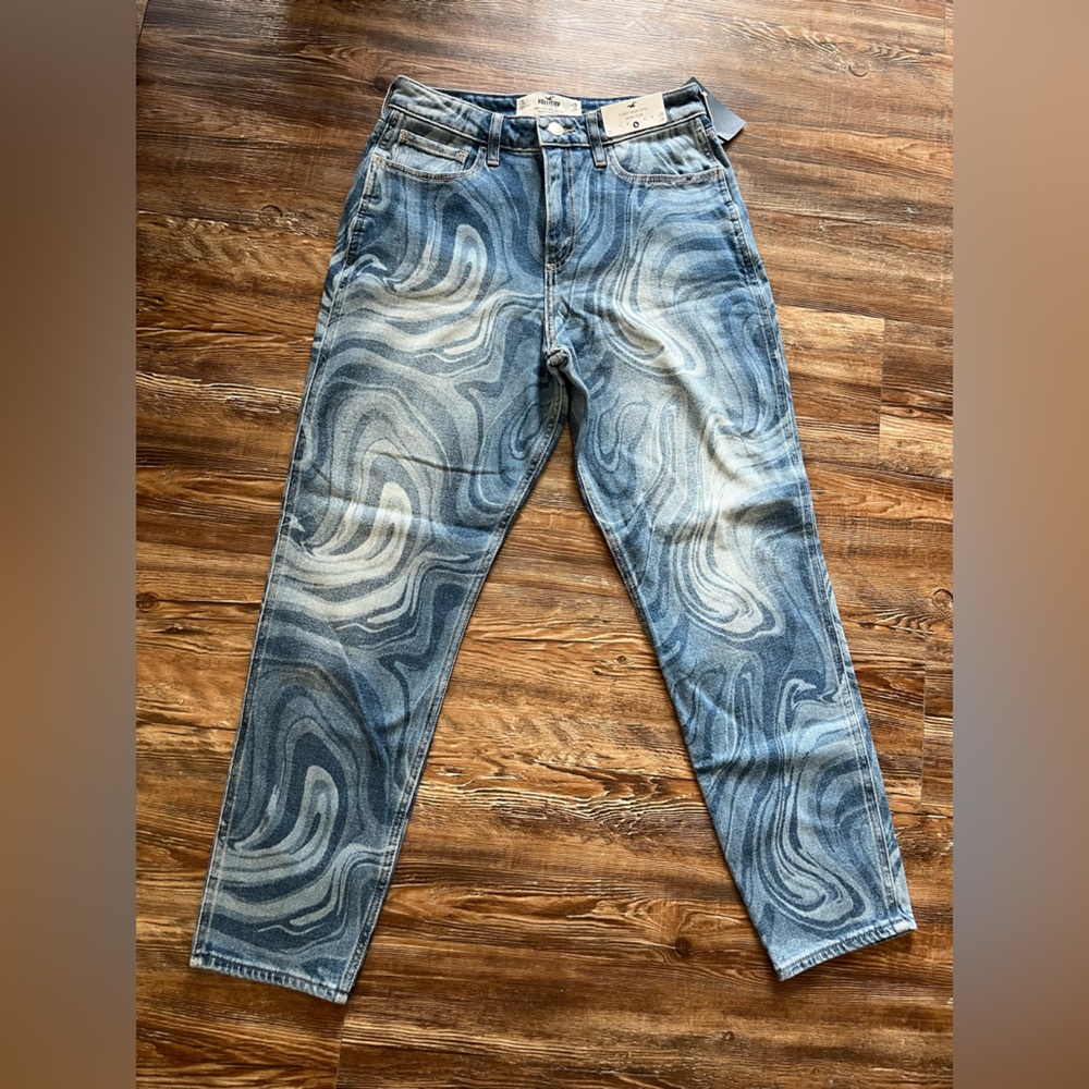 Hollister Curvy High Rise Mom Jeans with Marble Pattern NWT